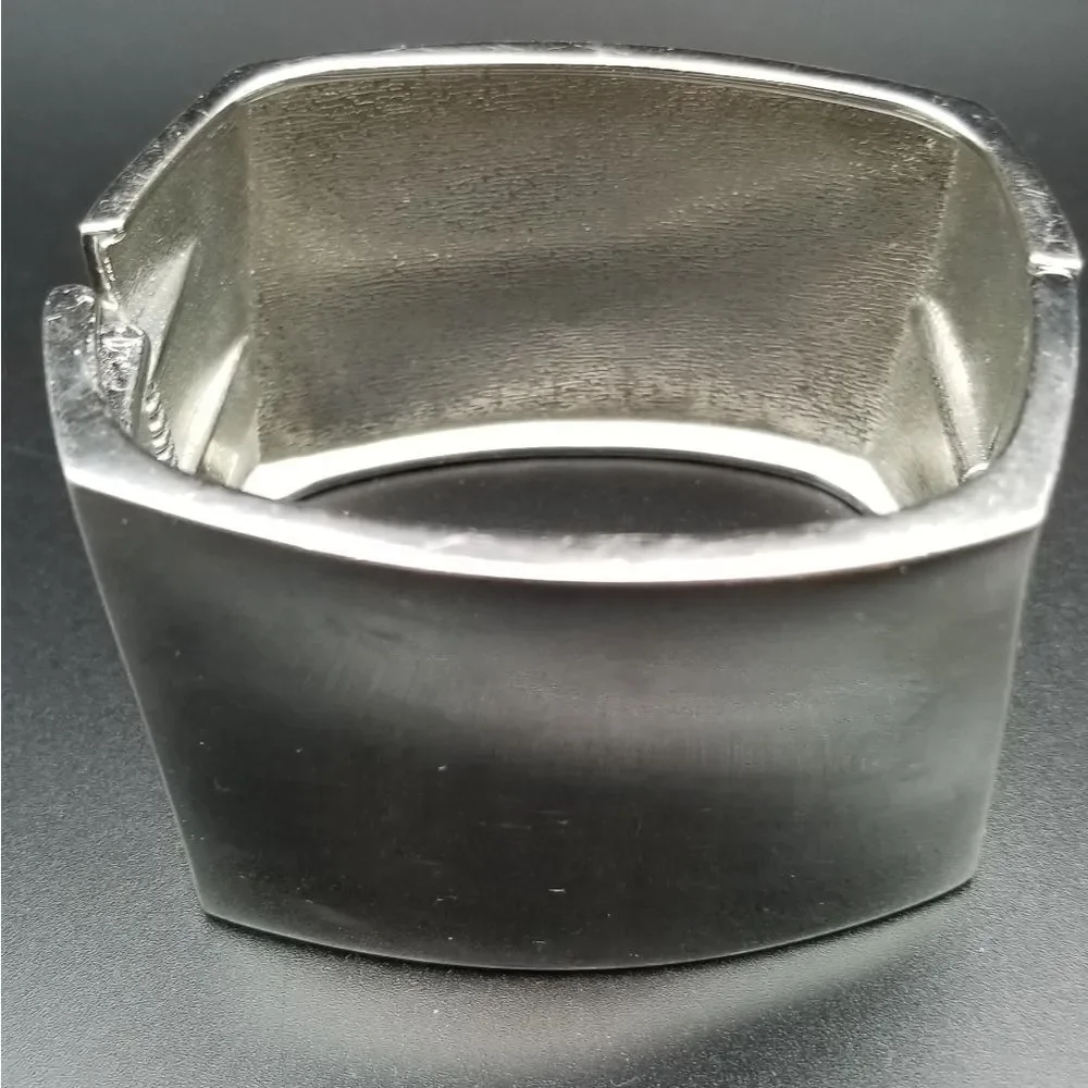 Egyptian Squared Bracelet Silver Hinge. OFL